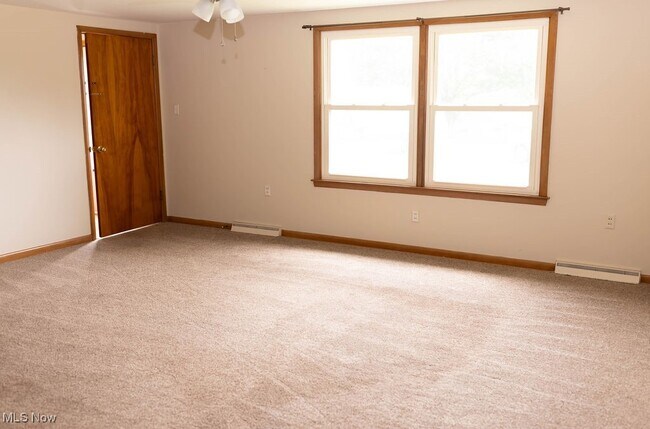 Building Photo - 1330 James Cir