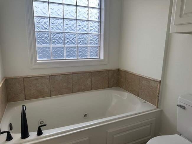 Building Photo - 3/2 For Rent in Germantown School District!