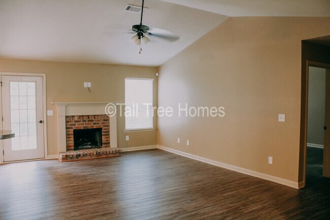 Building Photo - 635 Hope Way