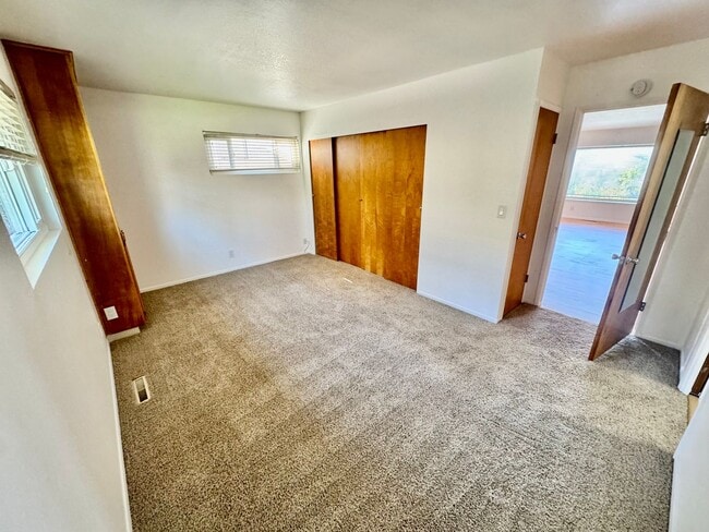 Building Photo - 1234 Bolton Dr