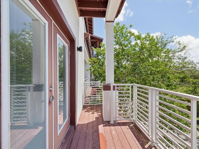 Building Photo - 946 Highland Ave