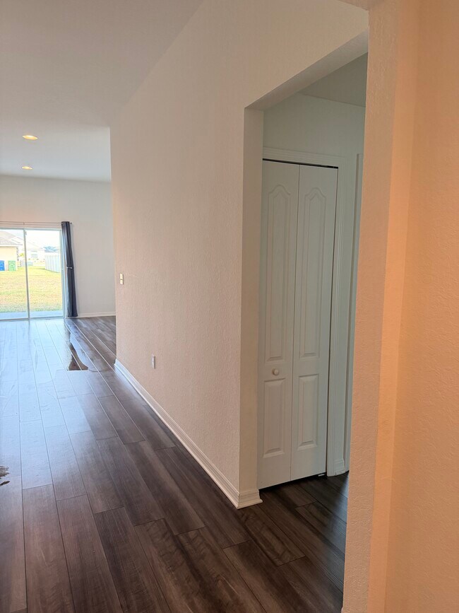 Building Photo - 281 Arbuthnot St