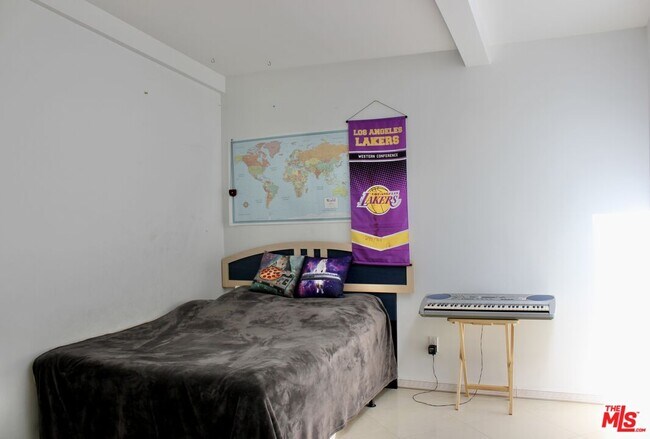 Building Photo - 1265 Bienveneda Ave