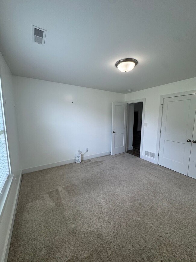 Building Photo - 4806 Winrose Ct