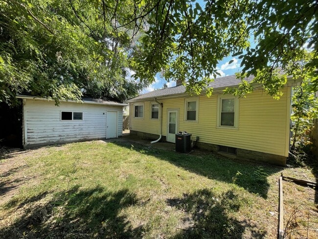 Building Photo - 1238 E Bon Air Ct