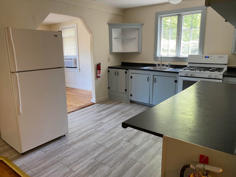 Building Photo - 13 BRIDGE St