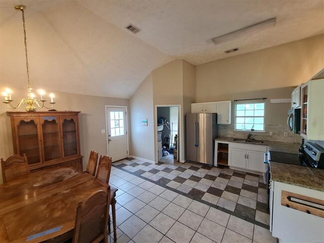 Building Photo - AVAILABLE 08/15/2026 in Millbrook!