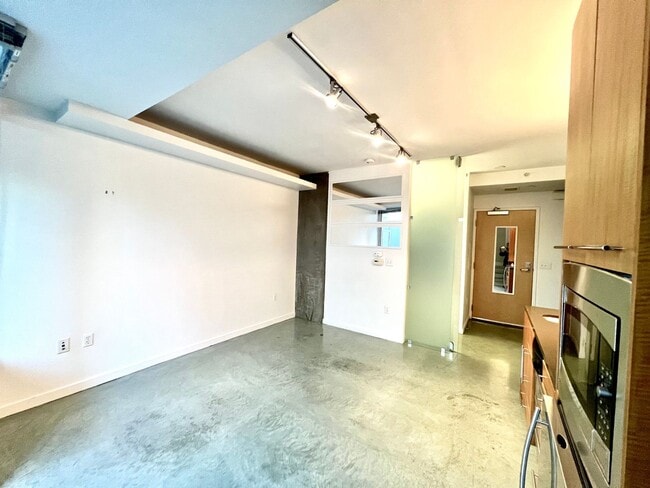 Building Photo - Stylish Bright Studio at The Cubix!