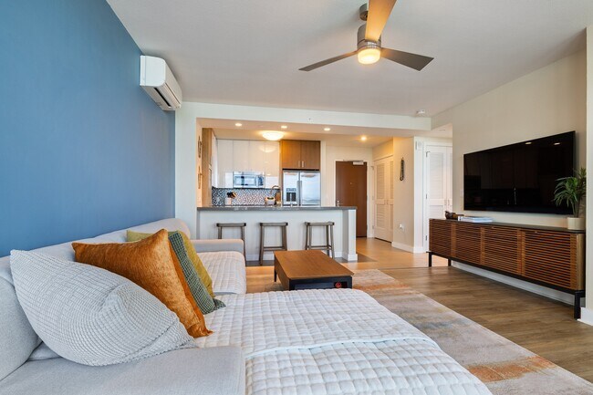 Building Photo - Fully Furnished 2 Bed / 2 Bath Condo with ...