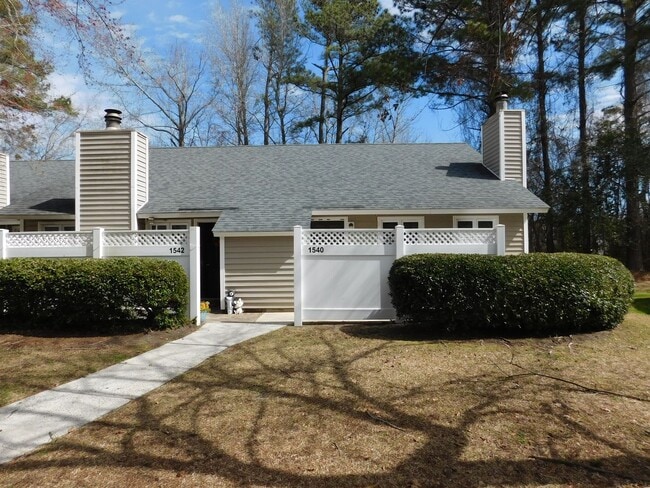 Primary Photo - 1540 College Way