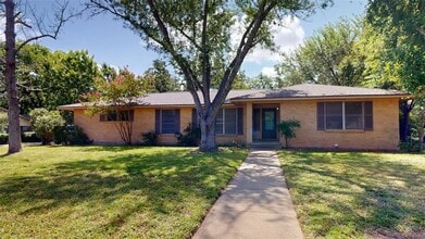 Building Photo - 203 W Brookside Dr