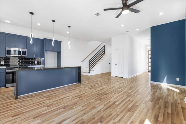 Building Photo - 5406 Longmeadow St