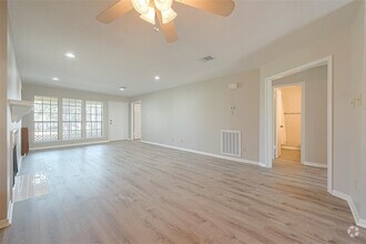 Building Photo - 200 Panorama Dr