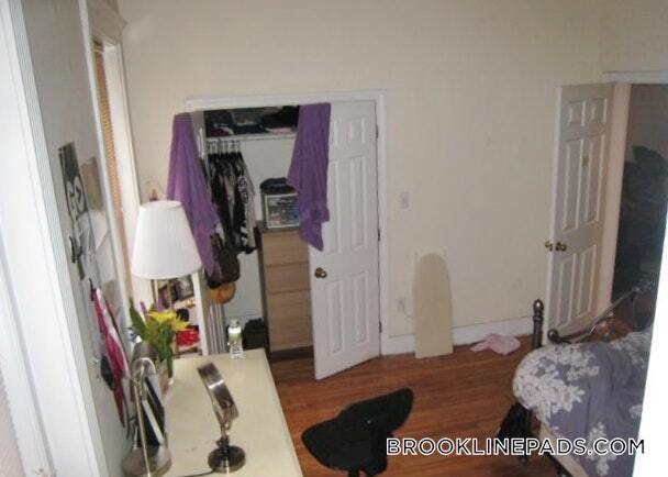 Building Photo - 322 St Paul St