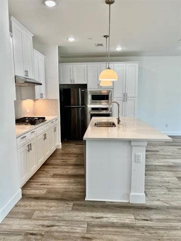 Building Photo - 5653 Woodlands Dr
