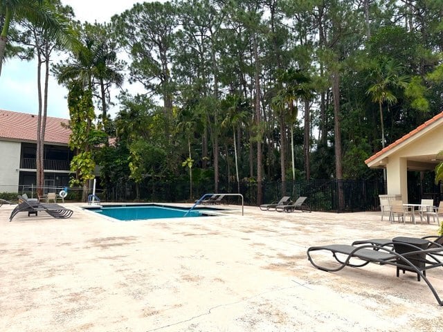 Building Photo - 5590 Coach House Cir