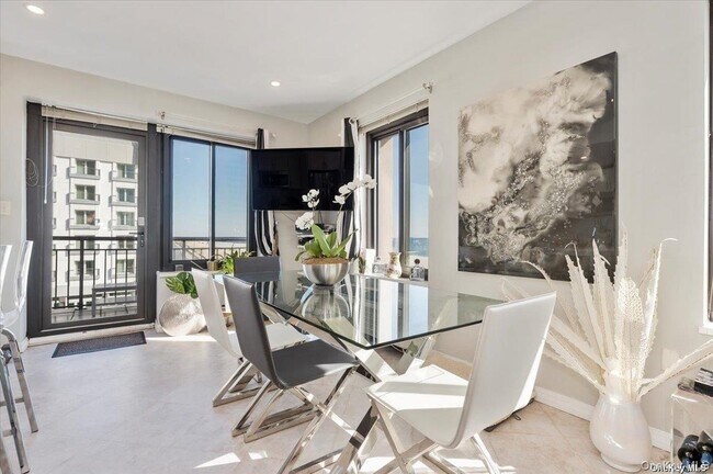 Building Photo - 100 W Broadway