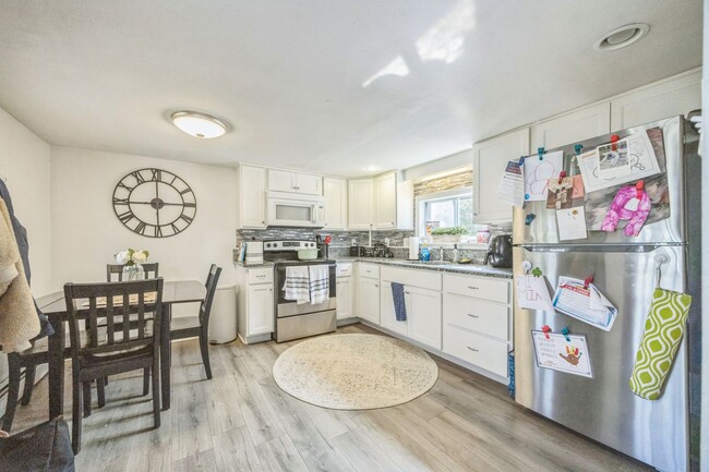 Building Photo - Cozy 2-Bedroom, 1 Bath Apartment in Plymou...