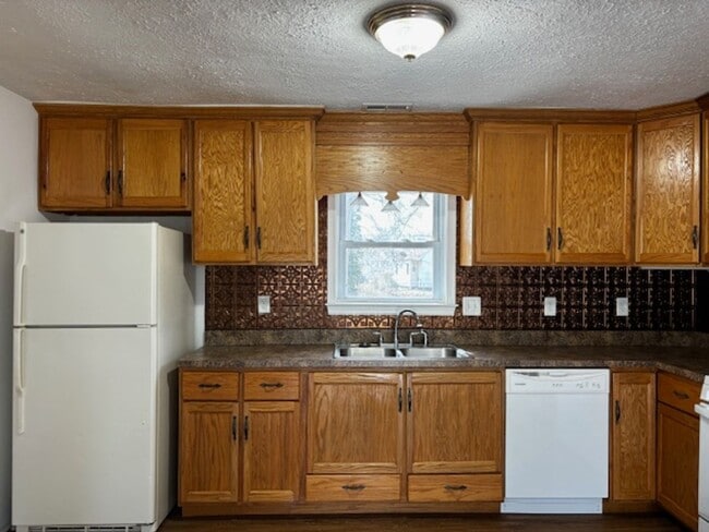 Building Photo - Maple Hall