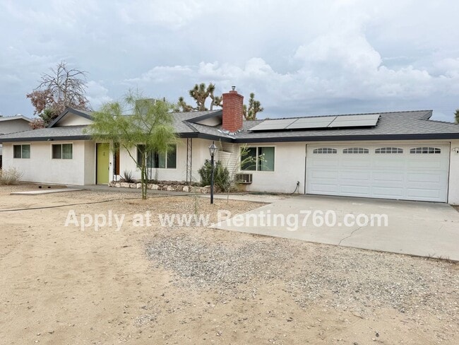 Building Photo - Modern & Updated Home With Solar!