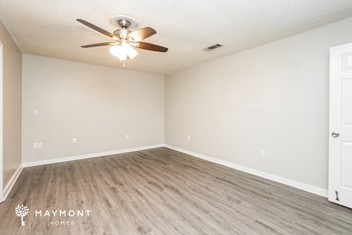 Building Photo - 316 Helmsley Dr