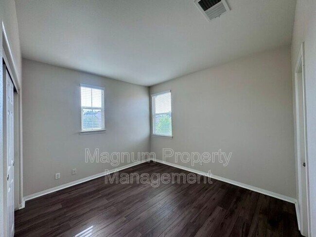 Building Photo - 34333 Northhaven Dr