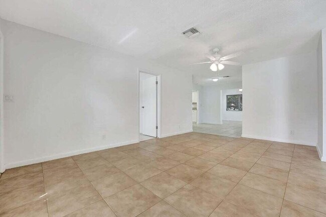 Building Photo - 3511 NW 7th Ct