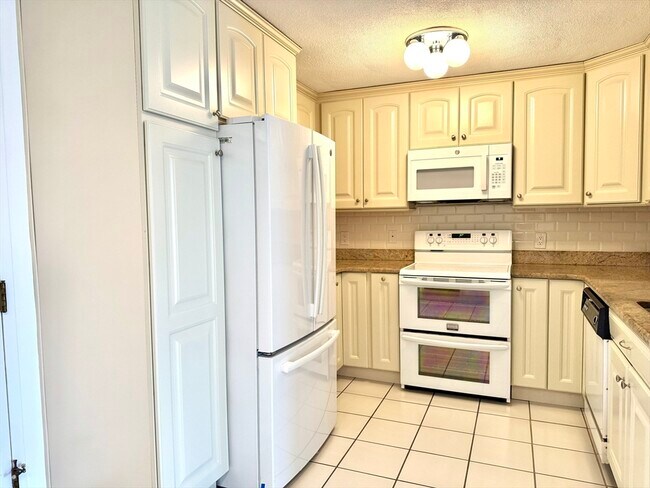 Building Photo - 395 Revere Beach Pkwy