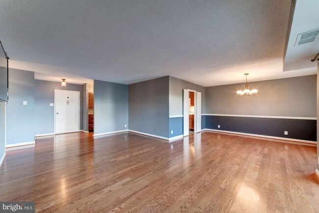 Building Photo - 203 Yoakum Pkwy