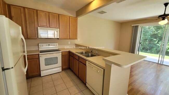 Building Photo - Beautiful Stonefield at Bartram Park Townhome