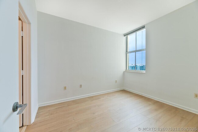 Building Photo - 3340 NE 190th St