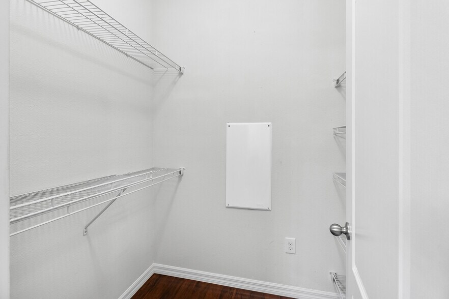 Building Photo - 5129 Bay Isle Cir