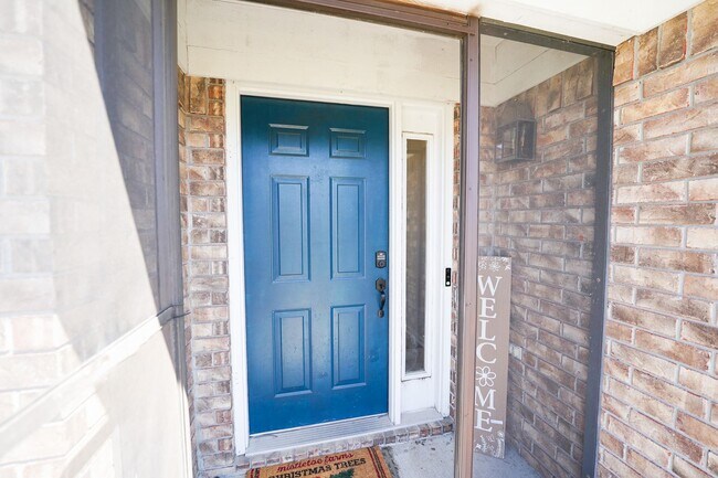 Building Photo - Coming Available!