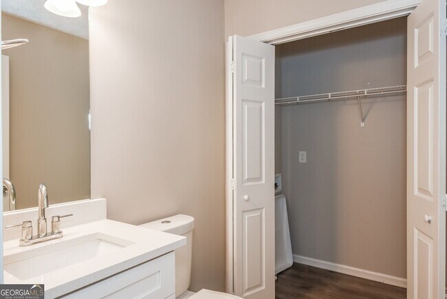 Building Photo - 40 Breckenridge Ln
