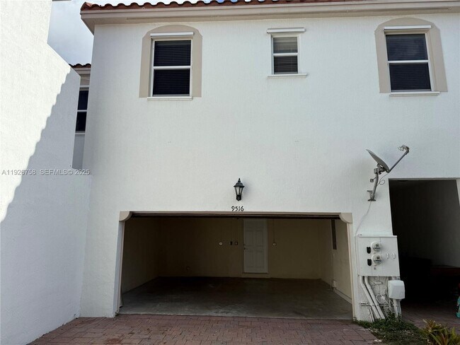 Building Photo - 9516 SW 167th Ave