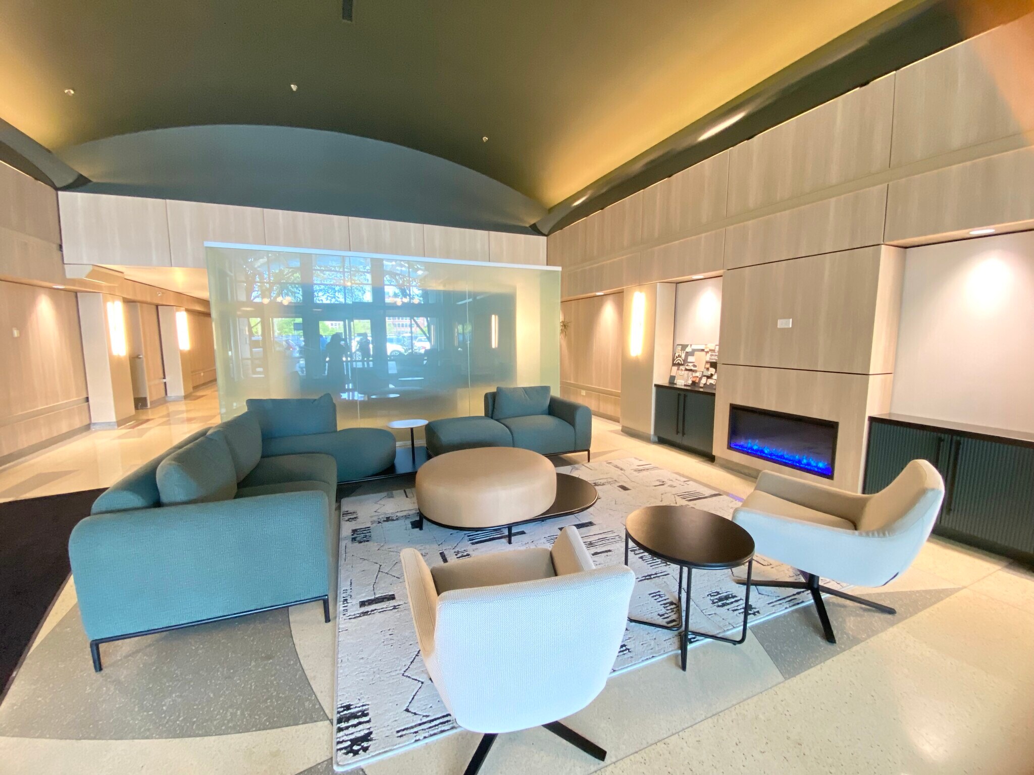 Newly Updated Lobby - 933 W Van Buren St