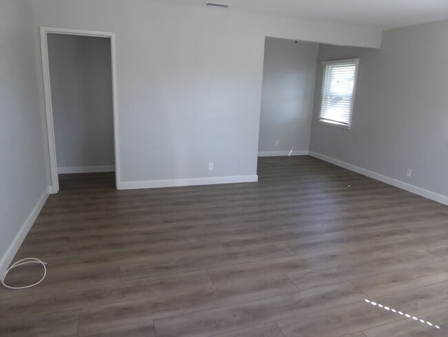 Building Photo - Charming Single-Story 2-Bedroom Home in Burbank!