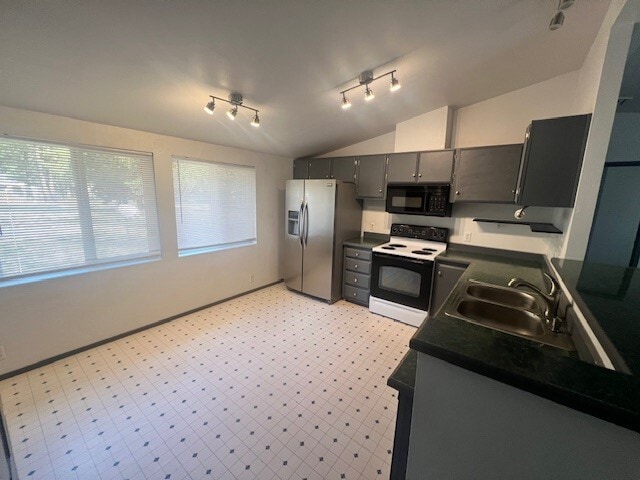 Building Photo - 15900 Sparks Dr