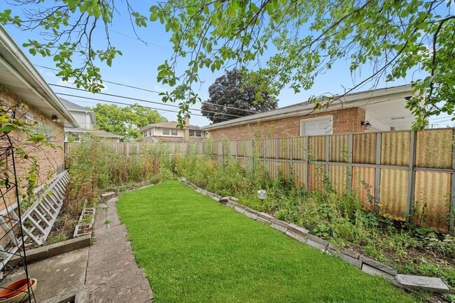 Building Photo - 8819 N Wisner St