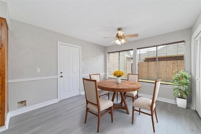 Building Photo - 14651 Via Del Norte Dr