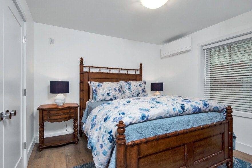 Building Photo - 48 Wilmot St