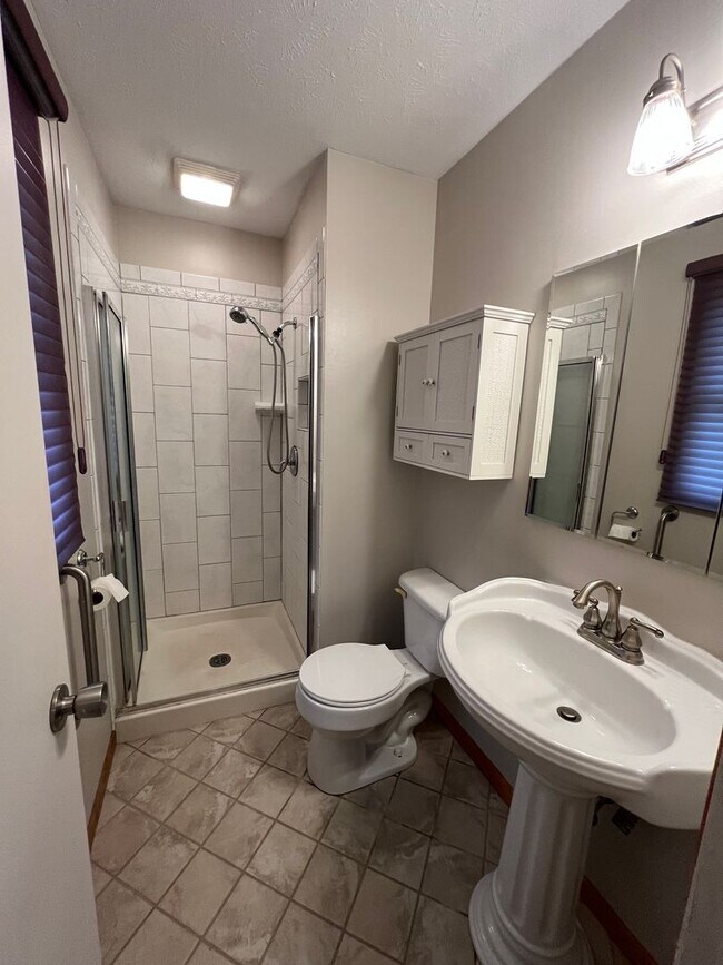 Building Photo - Fantastic Millard Home