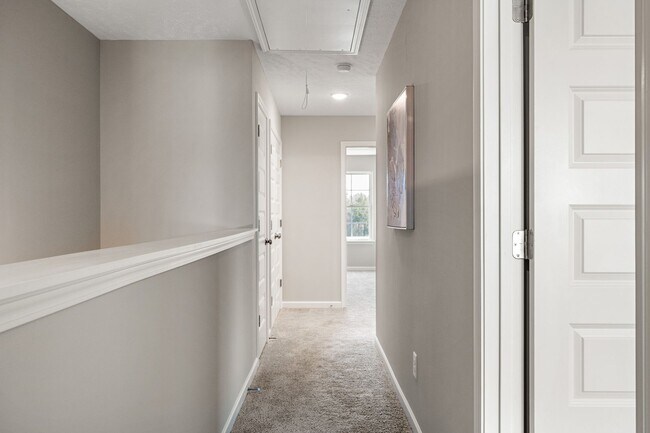 Building Photo - Newly Built 3 Bed 2.5 Bath Townhome in Tullahoma