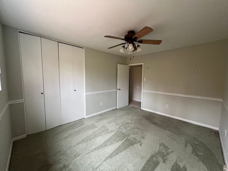 Building Photo - 10600 Kenilworth Ave