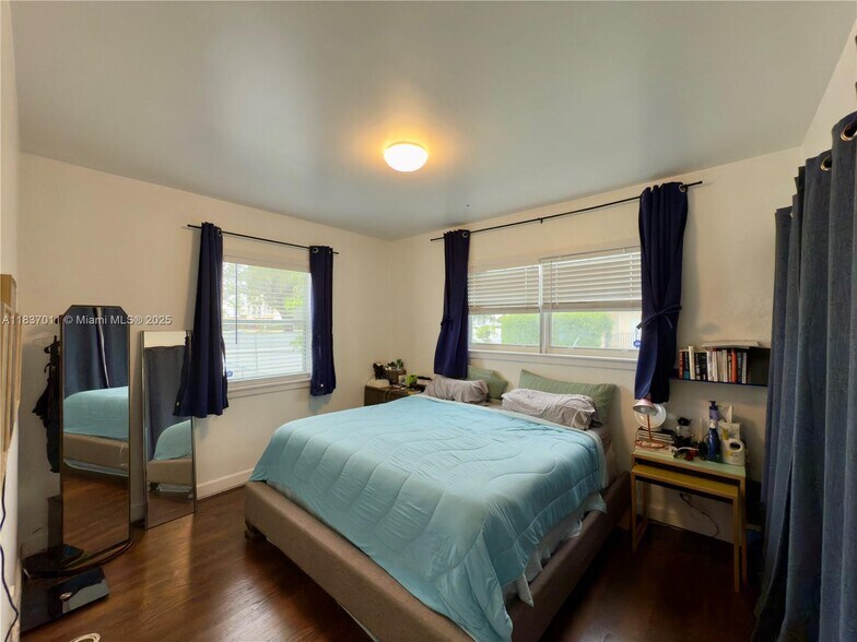 Building Photo - 16 Malaga Ave