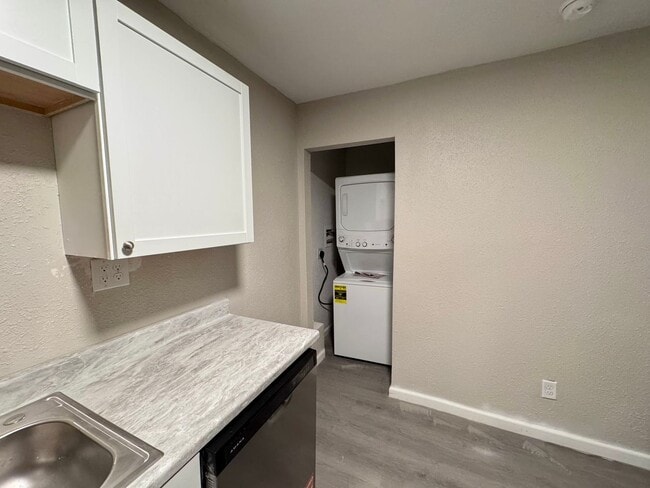 Building Photo - 228 SE 121st Rd