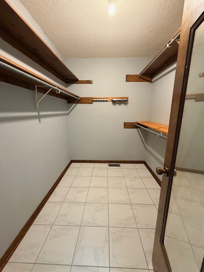 Building Photo - 103 Chestnut Ridge