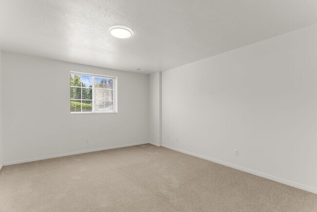 Building Photo - Spacious 5 Bed Kaysville Home with 3-Car Garage