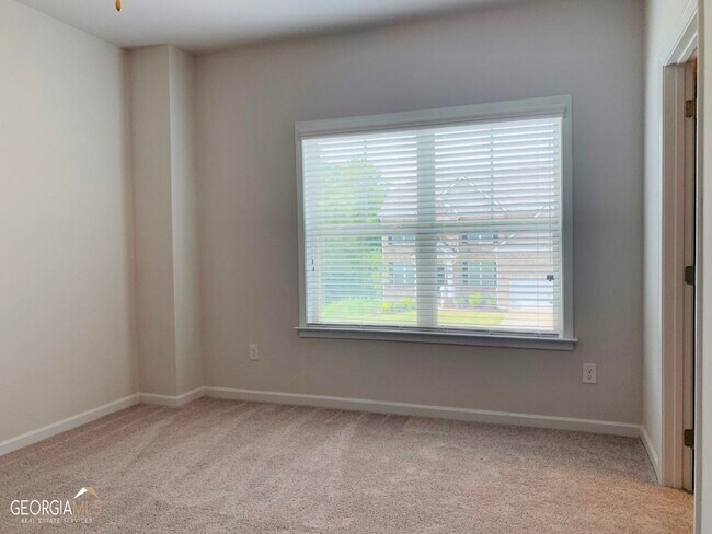 Building Photo - 7660 Tiberon Pkwy