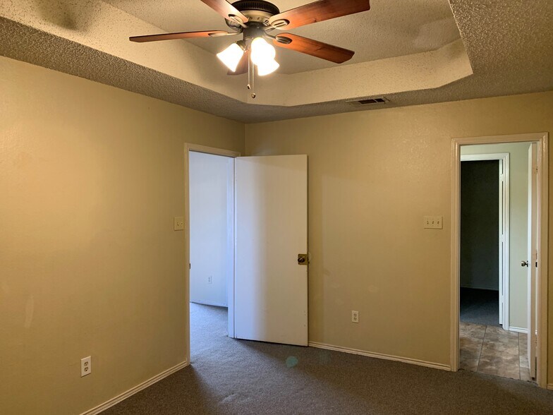 Master Bedroom - 431 N Wilhite St